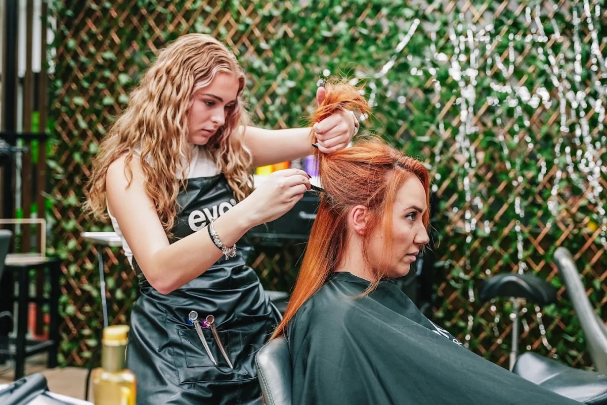 Hair colourist
